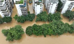 漓江兩岸水漲至住宅2樓